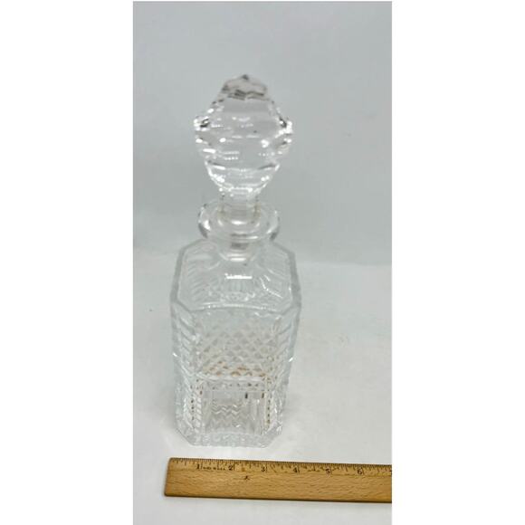 Vintage Lead Crystal Square Decanter with Diamond Cut Design Faceted Stopper - Picture 9 of 10